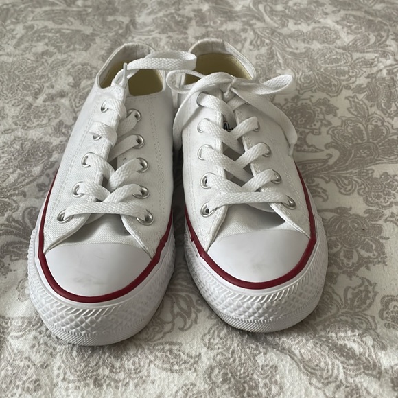 NWOT Converse All-Star Chuck Taylor Low Tops in White Womens Size 6 - Picture 2 of 7